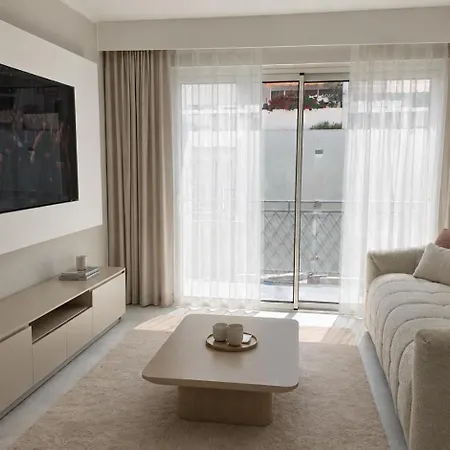 Apartment - Luxe Climatise- Vue Et Bord De - *